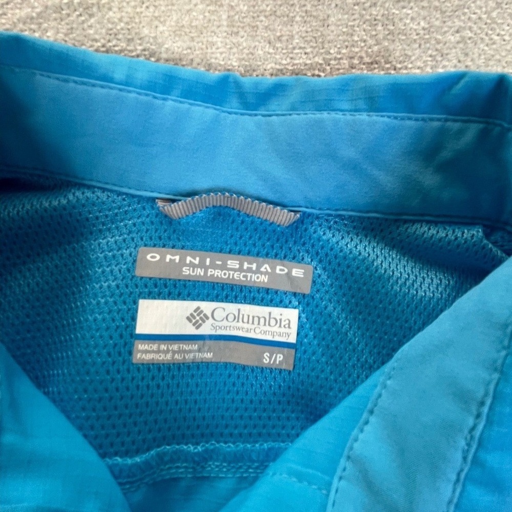 Columbia Women's Short Sleeve Button-Down Shirt in Bright Teal Blue - Picture 4 of 5